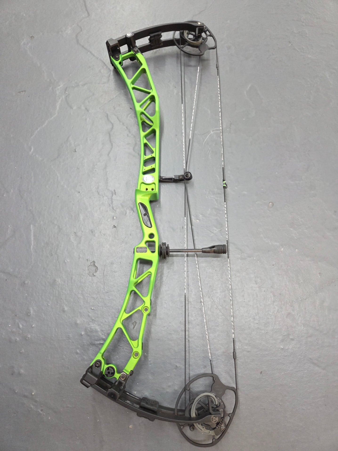 ELITE Verdict 60 lb, Sour Apple - RH Used