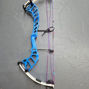 Hoyt Altus Fx 40-50# RH Includes #1 & #2 Cam Used